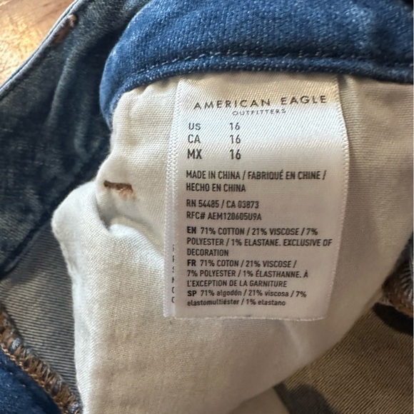 American Eagle Jean Shorts Size 16Curvy High Rise Shortie Light Wash Distressed - Picture 5 of 5